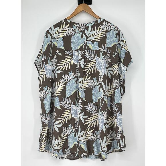 Torrid Rayon Tropical Floral Hawaiian Top Size 4‎ Resort Vacation - Picture 2 of 5